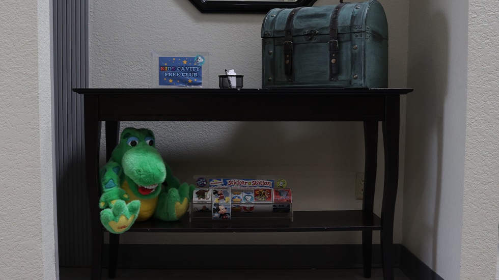 office area with table and mirror